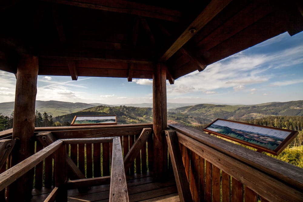 VALAŠSKÉ KLOBOUKY-rozhledna Královec 1