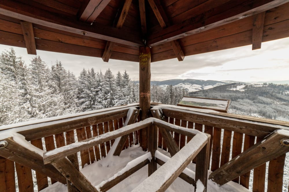 VALAŠSKÉ KLOBOUKY-Rozhledna Královec 1